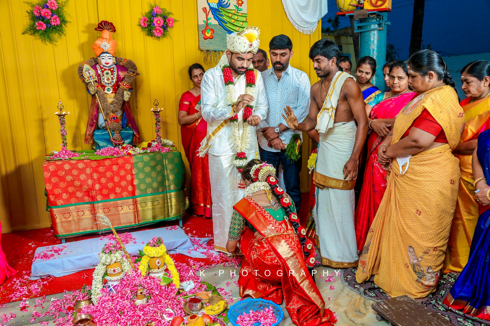 How to Capture the Perfect Couple Photoshoot in Temple Tips and Tricks