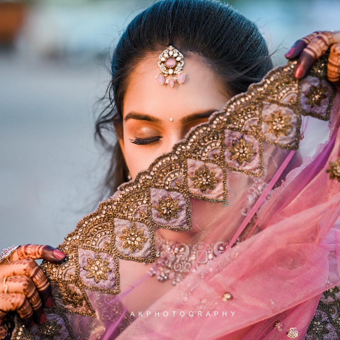 Wedding Photoshoot: Saranya & Seenu's Beautiful Day at Palldam