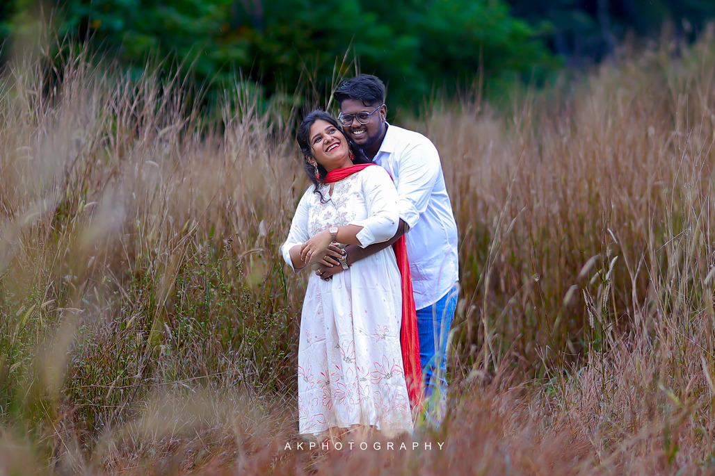 Pre-Wedding Photoshoot - Santhosh & Sruthi at Kerala Beach