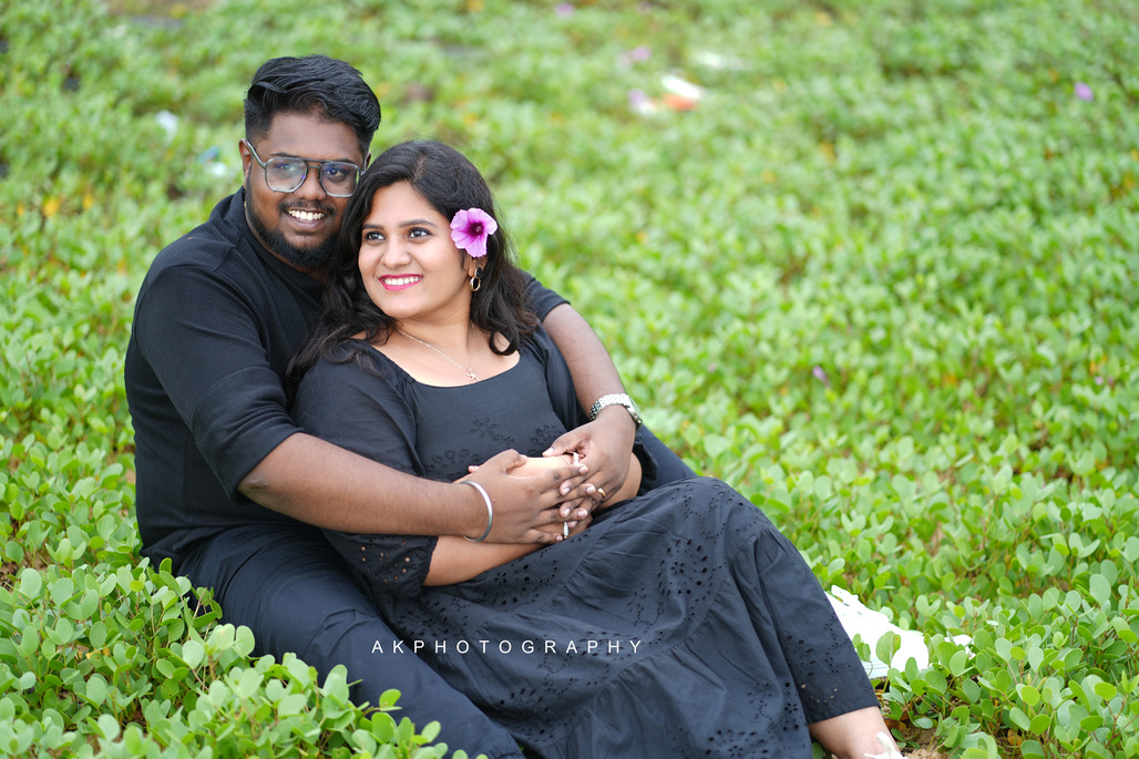 Pre-Wedding Photoshoot - Santhosh & Sruthi at Kerala Beach