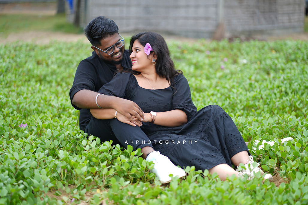 Pre-Wedding Photoshoot - Santhosh & Sruthi at Kerala Beach