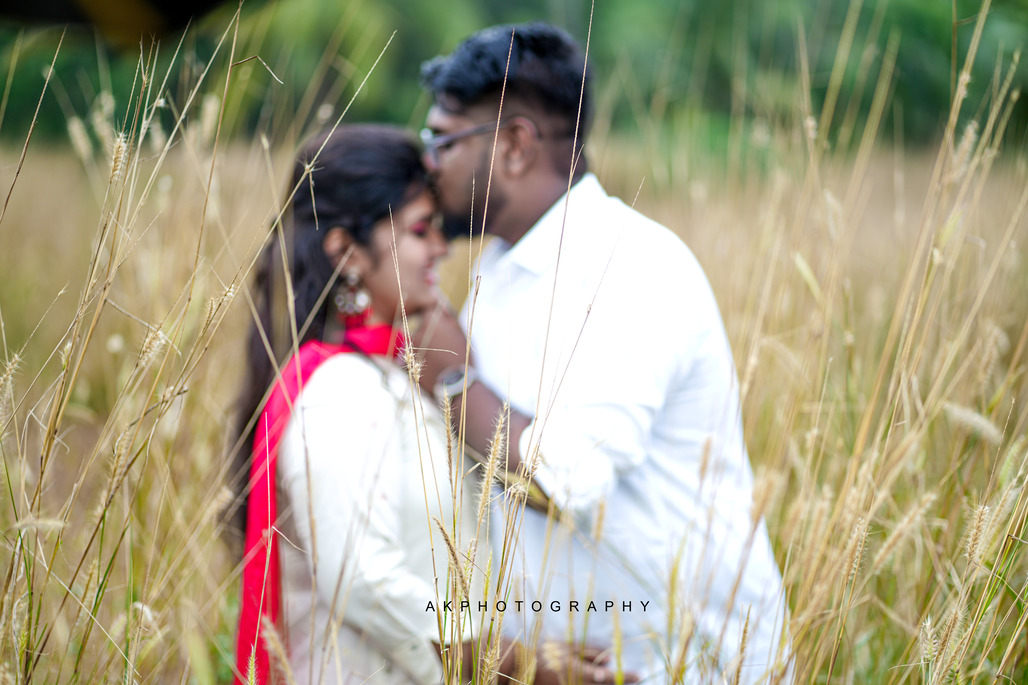 Pre-Wedding Photoshoot - Santhosh & Sruthi at Kerala Beach