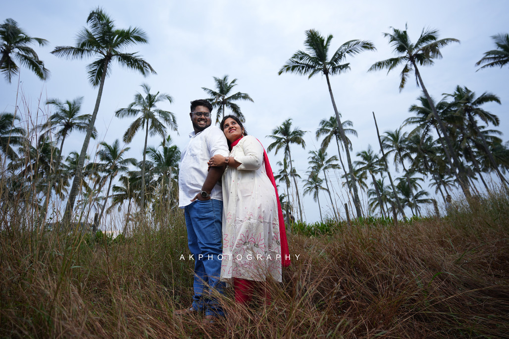 Pre-Wedding Photoshoot - Santhosh & Sruthi at Kerala Beach