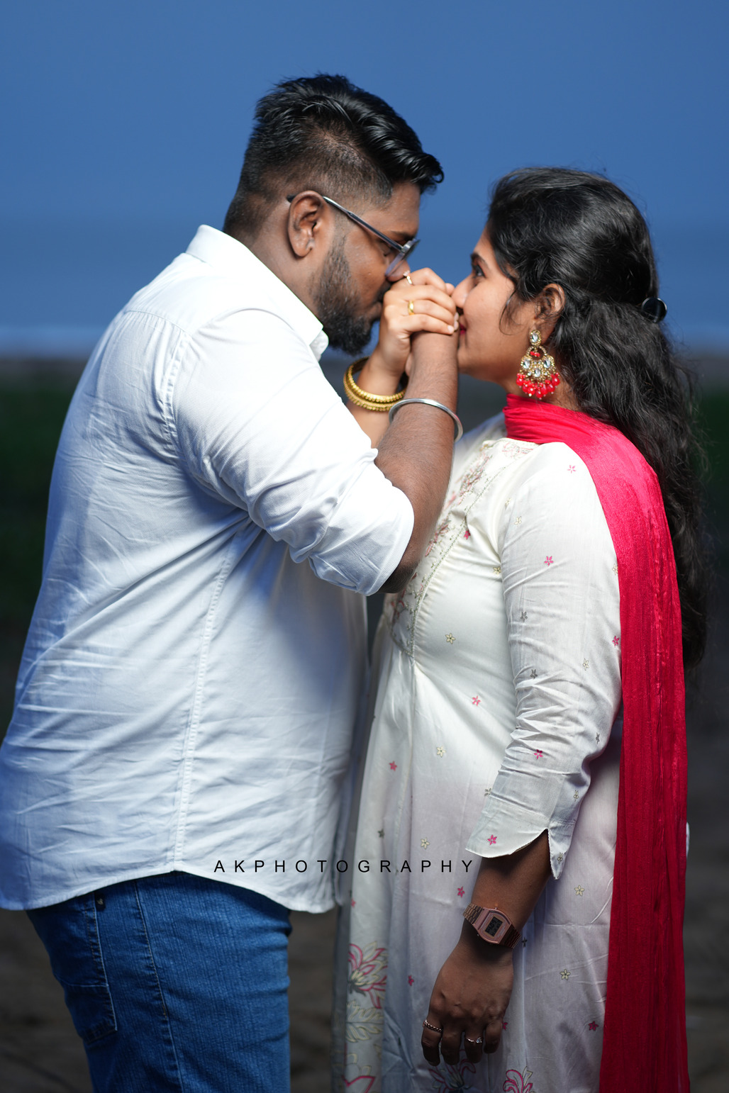 Pre-Wedding Photoshoot - Santhosh & Sruthi at Kerala Beach