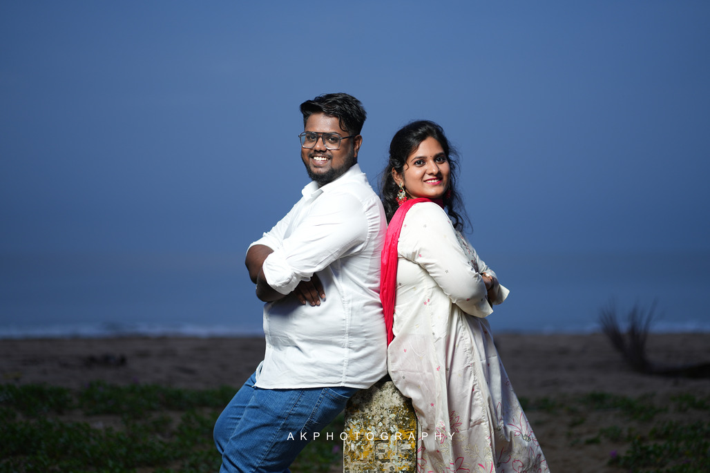 Pre-Wedding Photoshoot - Santhosh & Sruthi at Kerala Beach