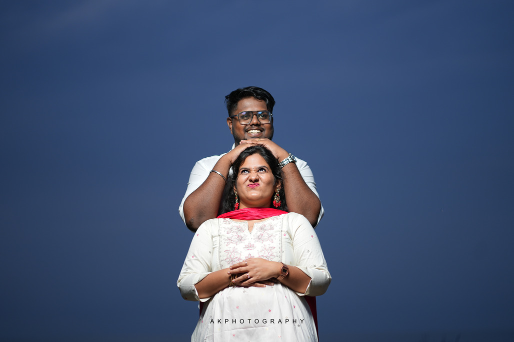 Pre-Wedding Photoshoot - Santhosh & Sruthi at Kerala Beach