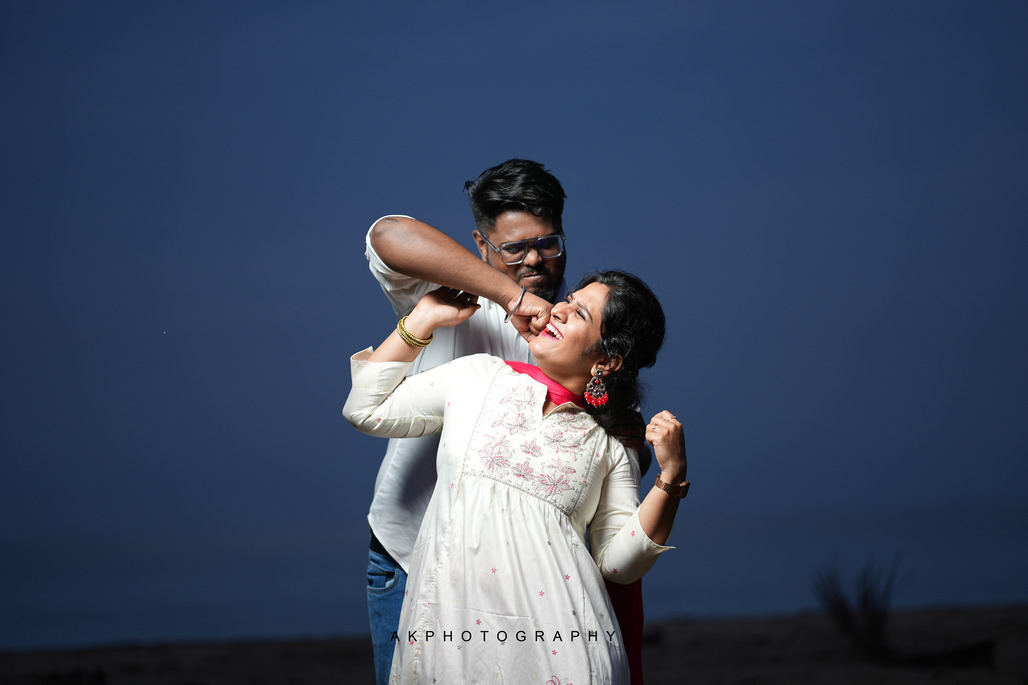 Pre-Wedding Photoshoot - Santhosh & Sruthi at Kerala Beach