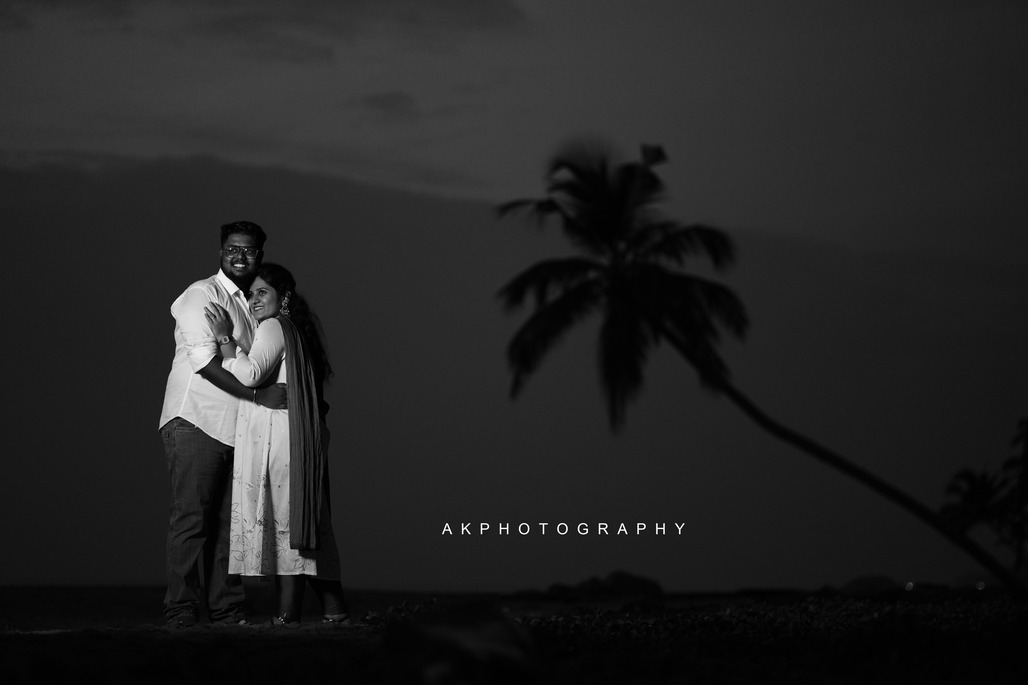 Pre-Wedding Photoshoot - Santhosh & Sruthi at Kerala Beach