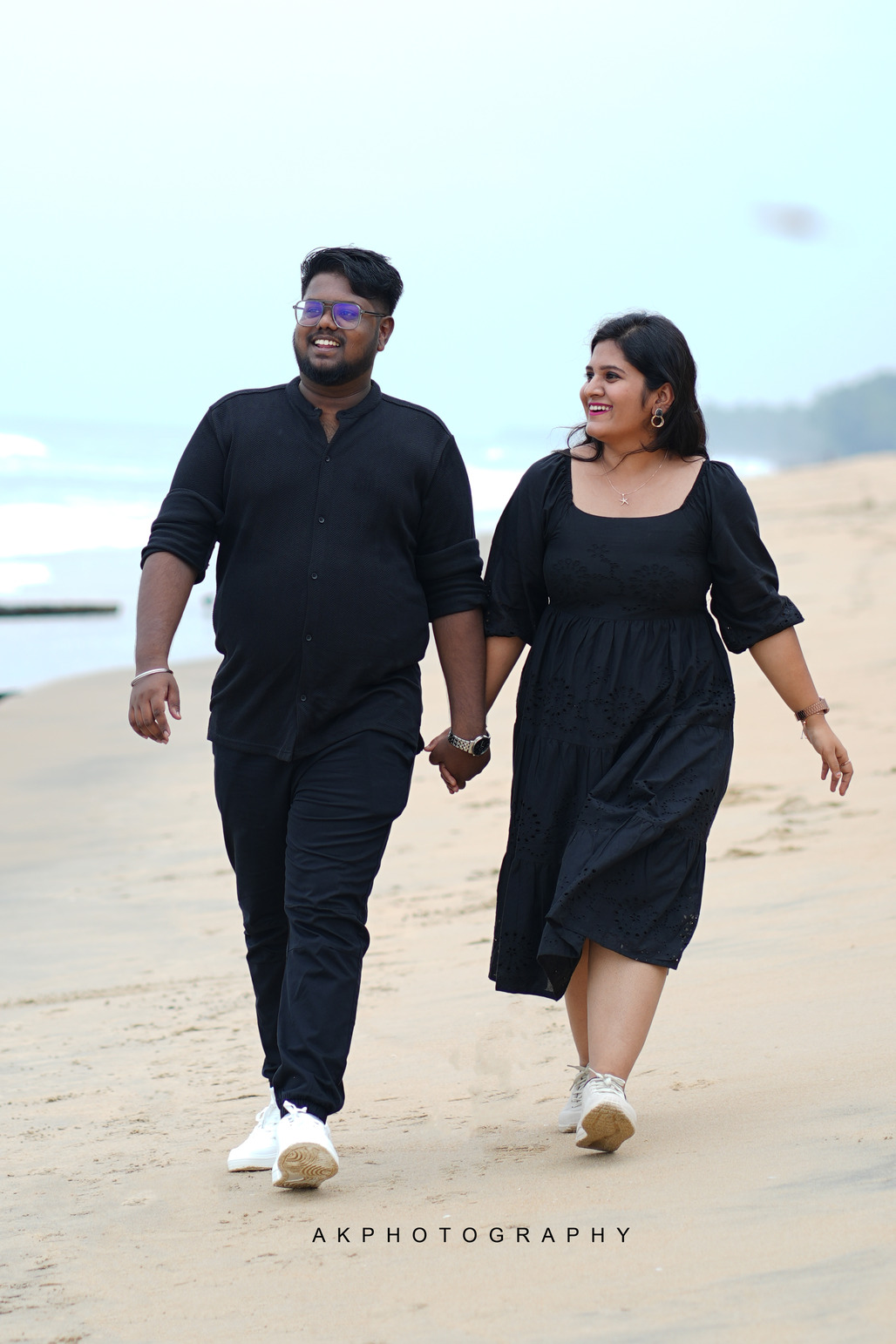 Pre-Wedding Photoshoot - Santhosh & Sruthi at Kerala Beach