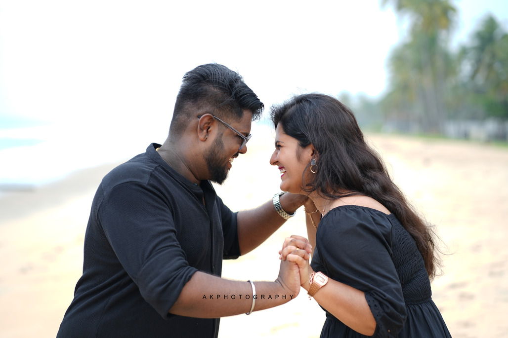 Pre-Wedding Photoshoot - Santhosh & Sruthi at Kerala Beach