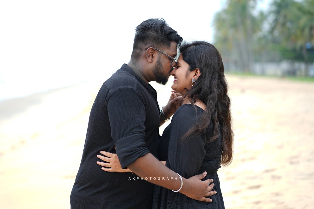 Pre-Wedding Photoshoot - Santhosh & Sruthi at Kerala Beach